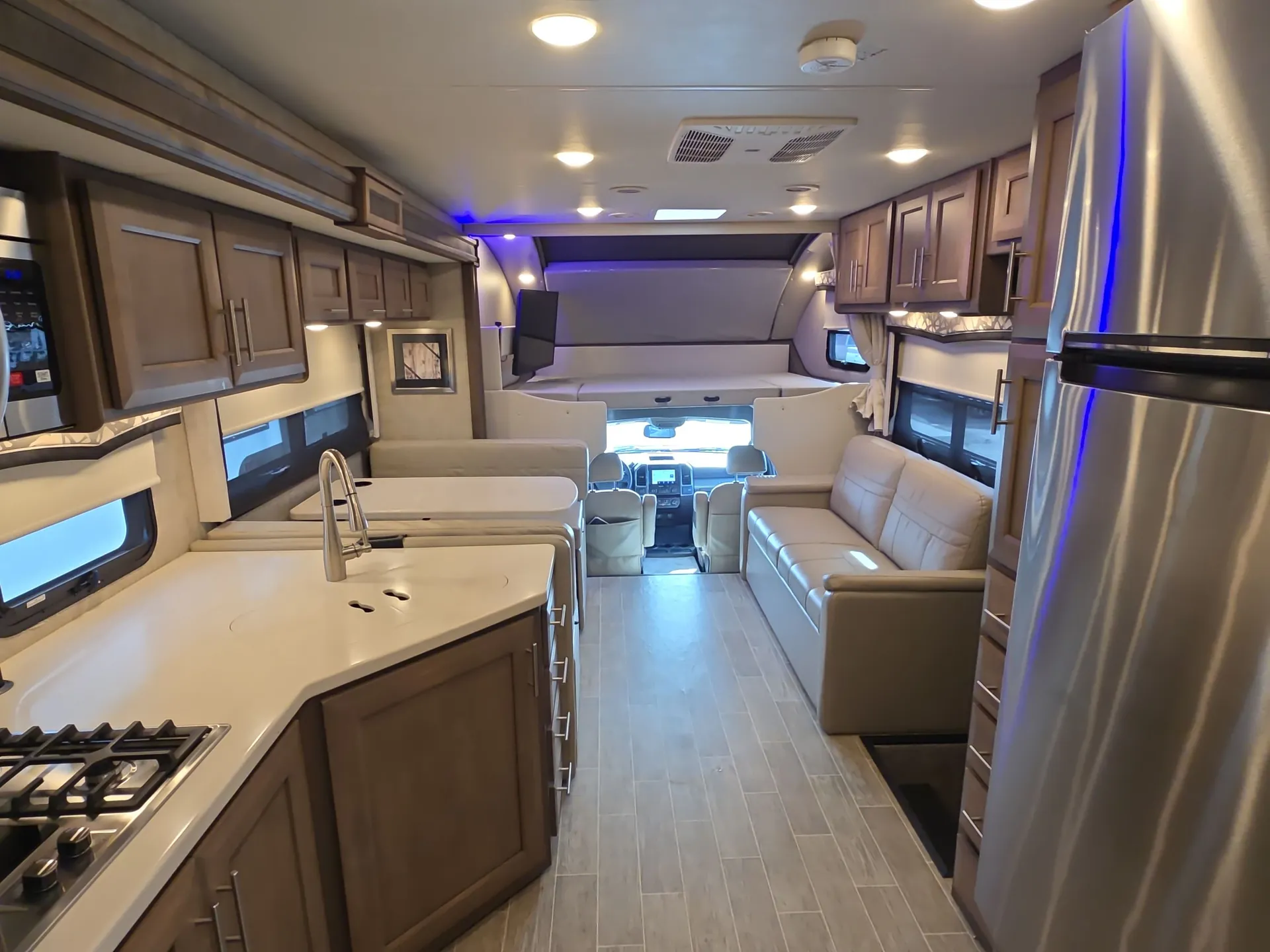 2022 Thor Motor Coach Omni RS36 — living area main