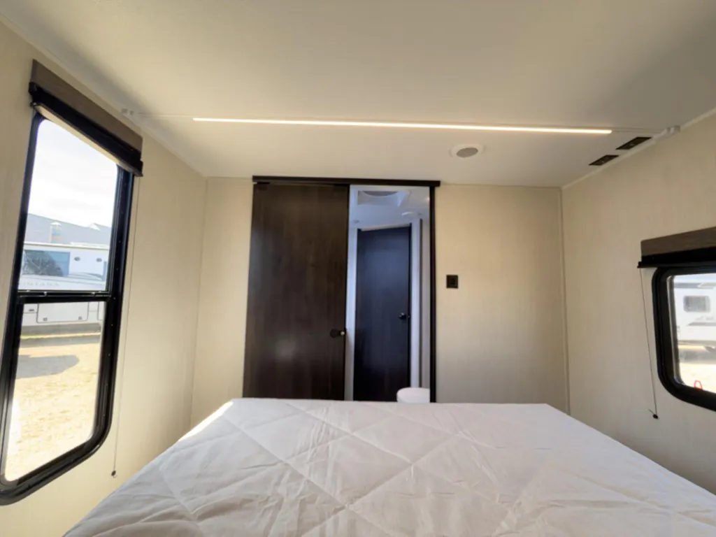 2026 Forest River Cherokee Alpha Wolf 33BH, Photos photo 38