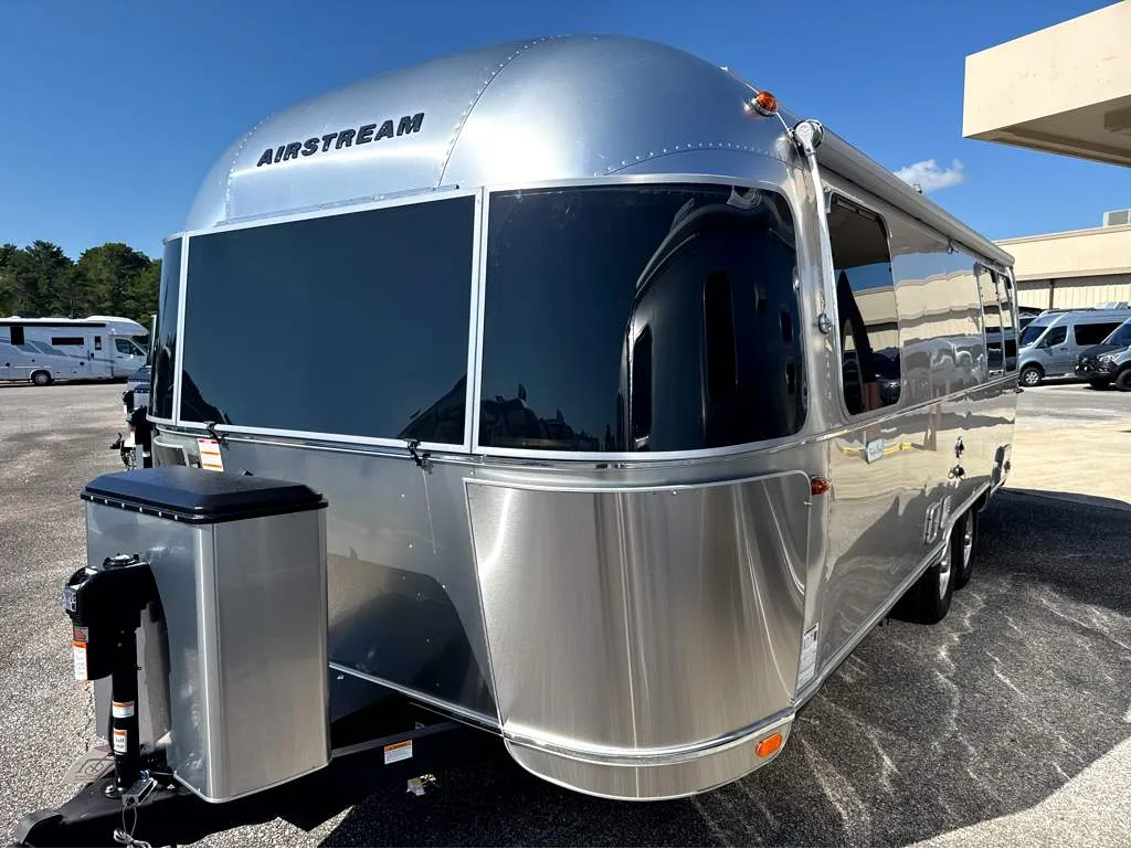 2026 Airstream Flying Cloud 25FB - Photo 3