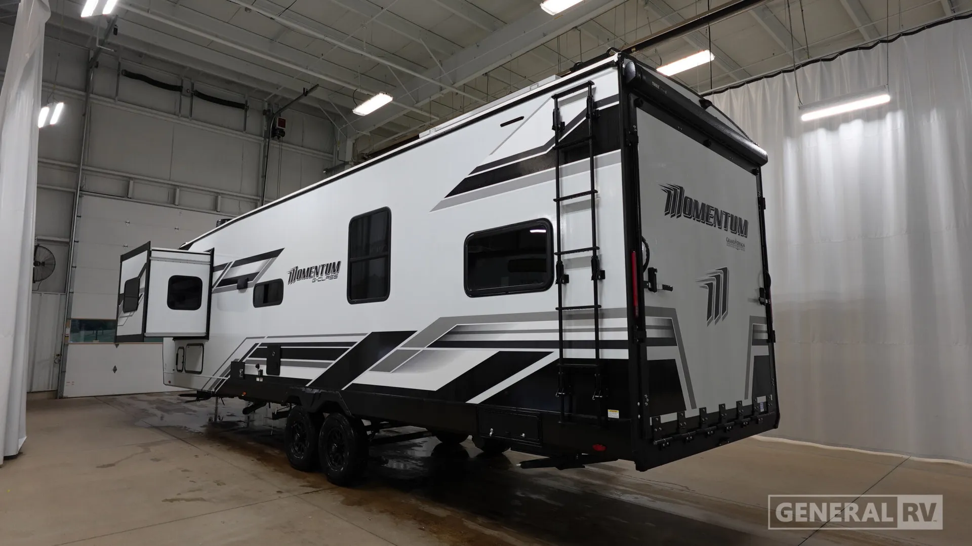 2026 Grand Design Momentum G-Class 31G - Photo 4