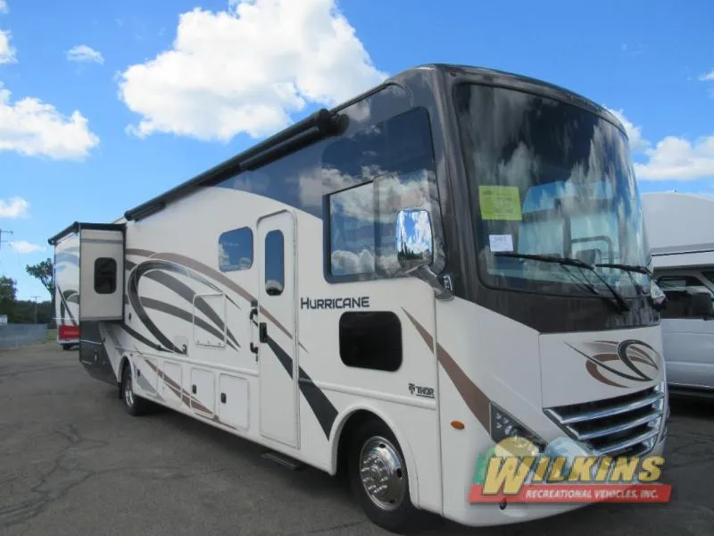 2019 Thor Motor Coach Hurricane 35M - Photo 2