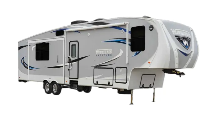 Winnebago Latitude 33CK exterior