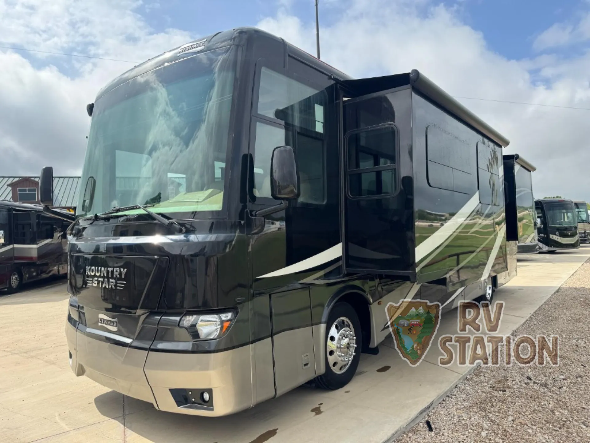2021 Newmar Kountry Star 3717 - Photo 4