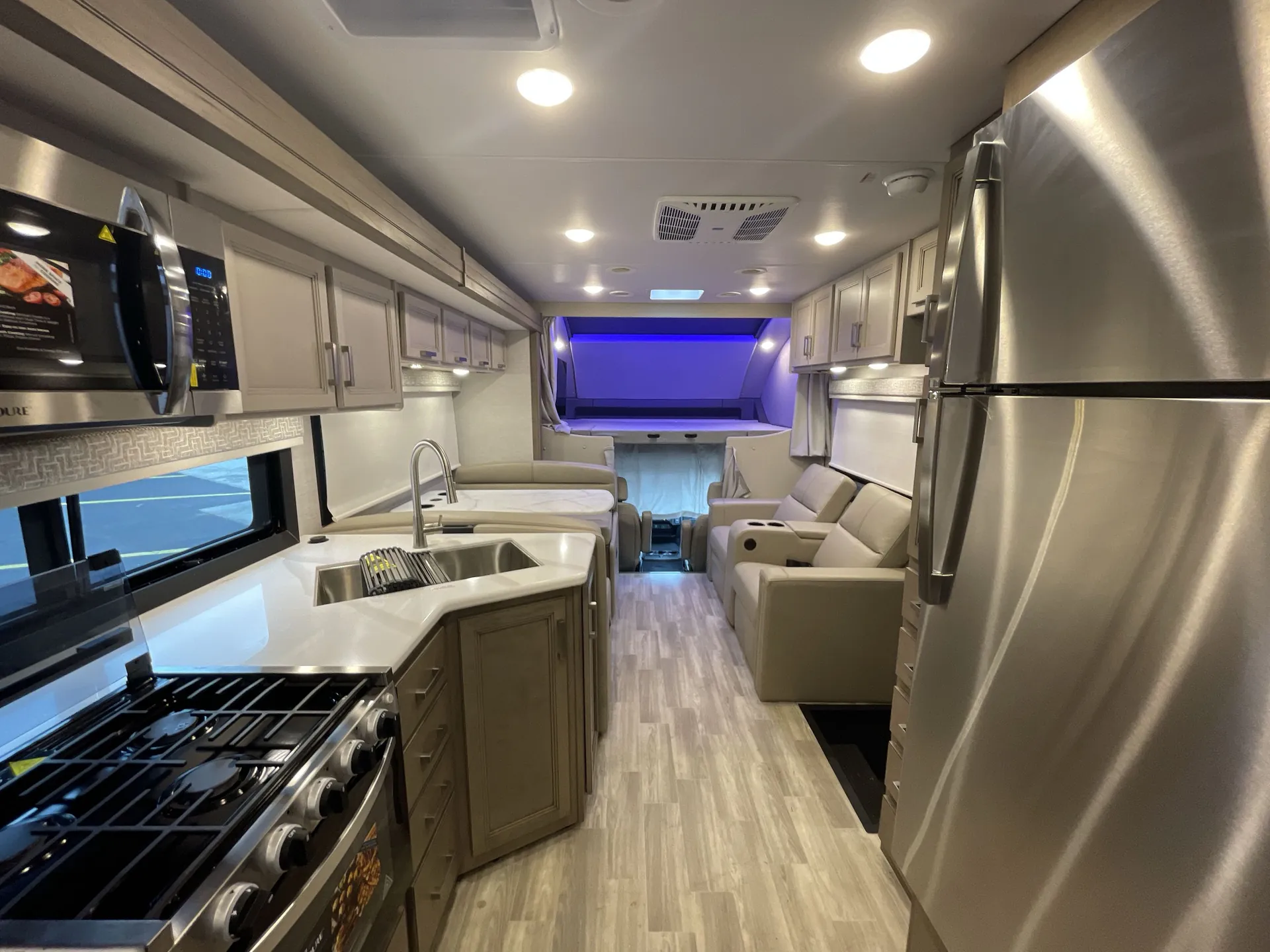 2026 Thor Motor Coach Omni Trail R36 — living area main