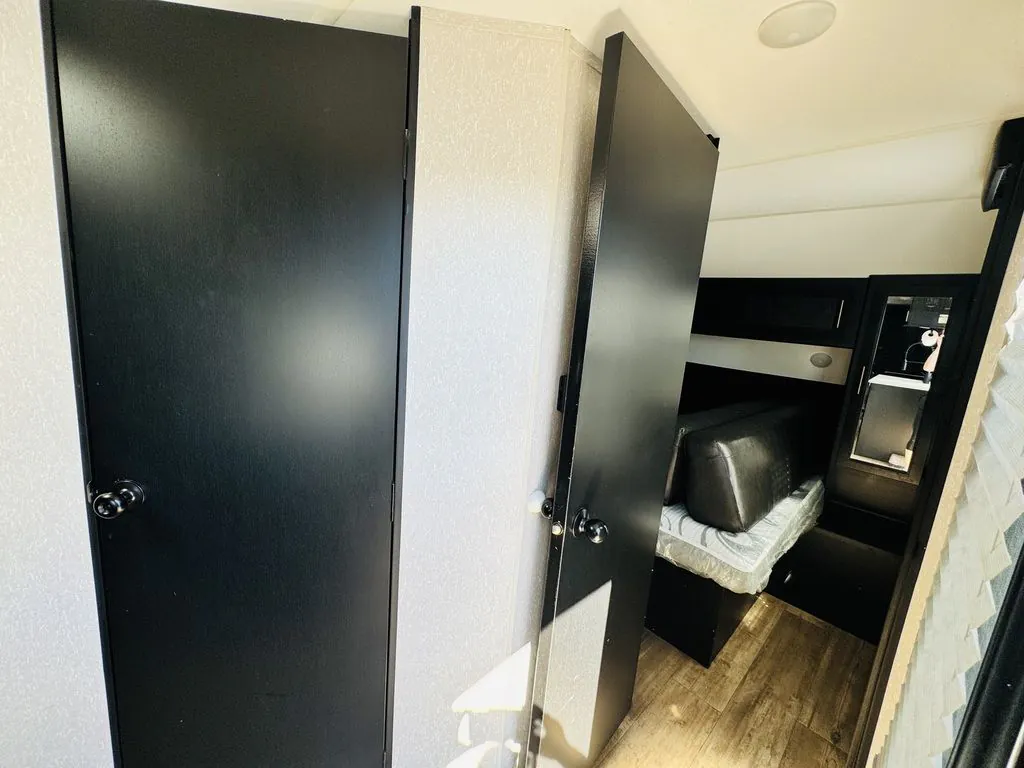 2022 Forest River Cherokee Grey Wolf 22RR — Photo 7