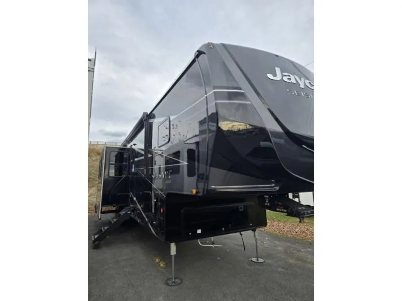 2026 Jayco Seismic 395 - Photo 2