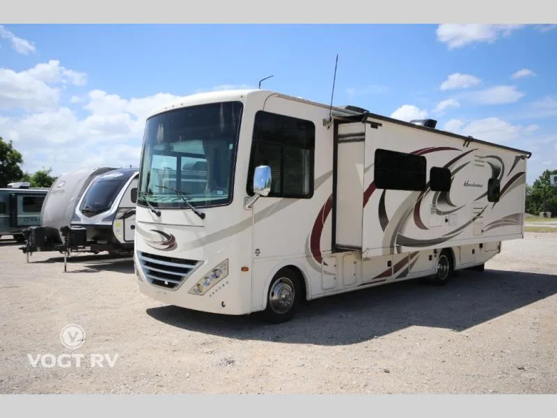 2018 Thor Motor Coach Hurricane 29M - Photo 4