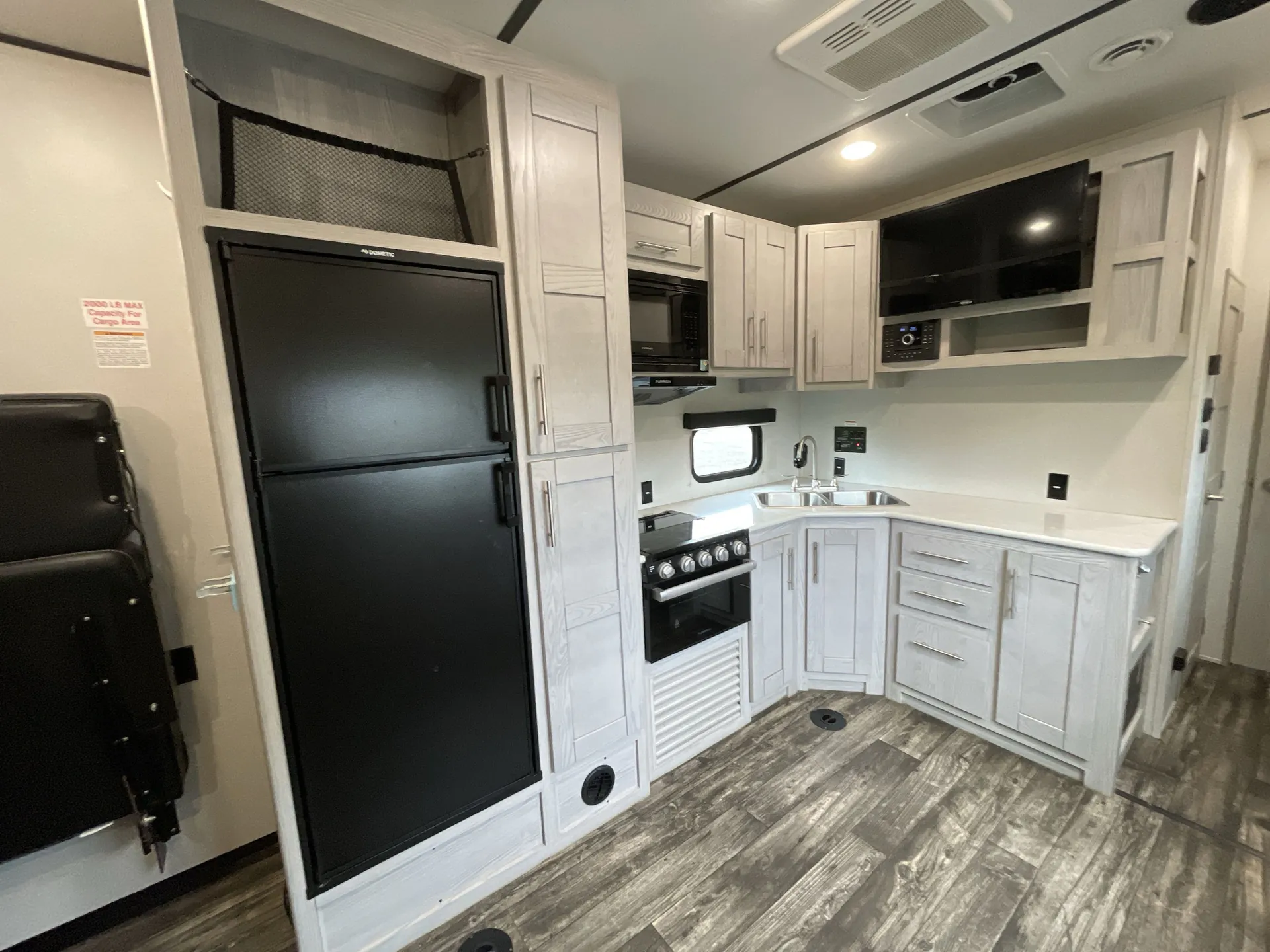 2021 Keystone Impact Vapor Lite 26V — living area main