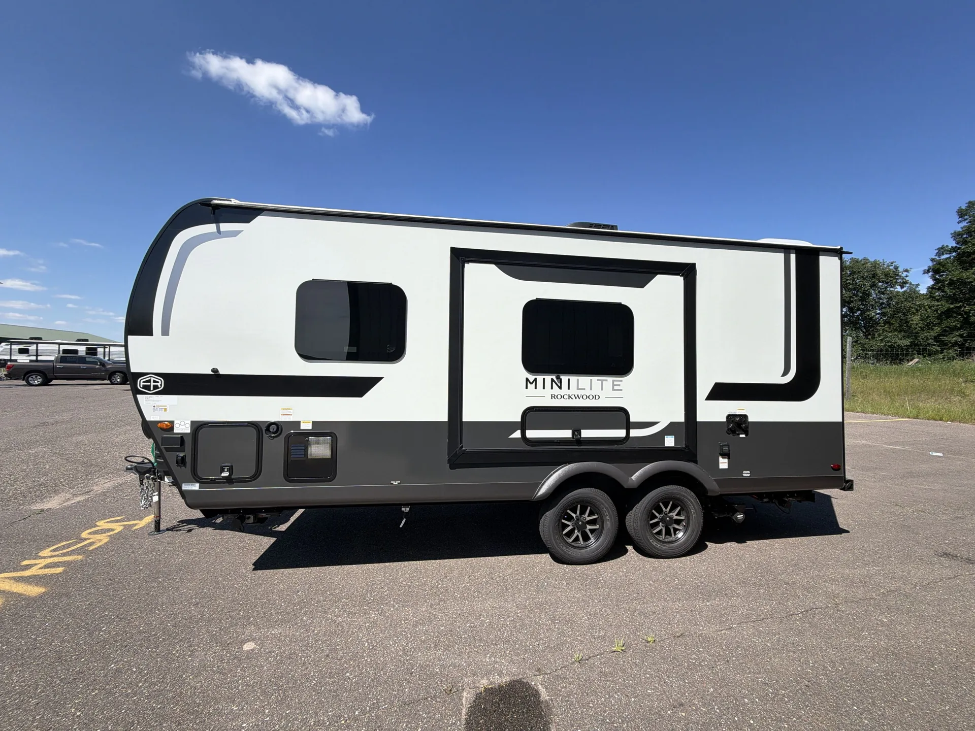 2027 Forest River Rockwood Mini Lite 2109S — off campside