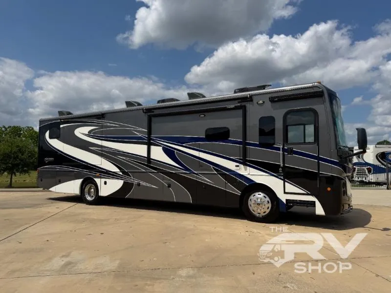 2019 Fleetwood Discovery 38K - Photo 2
