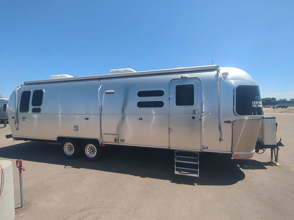 2018 Airstream International 30RB - Photo 2