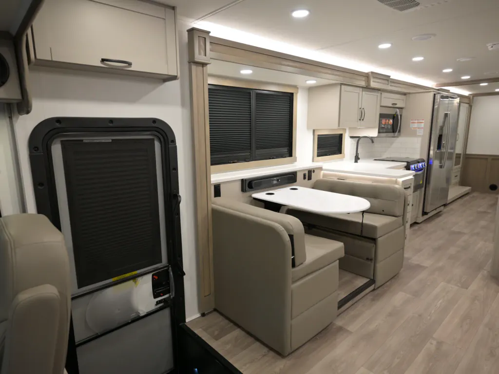 2027 Entegra Coach Vision XL 36C, Photos photo 7