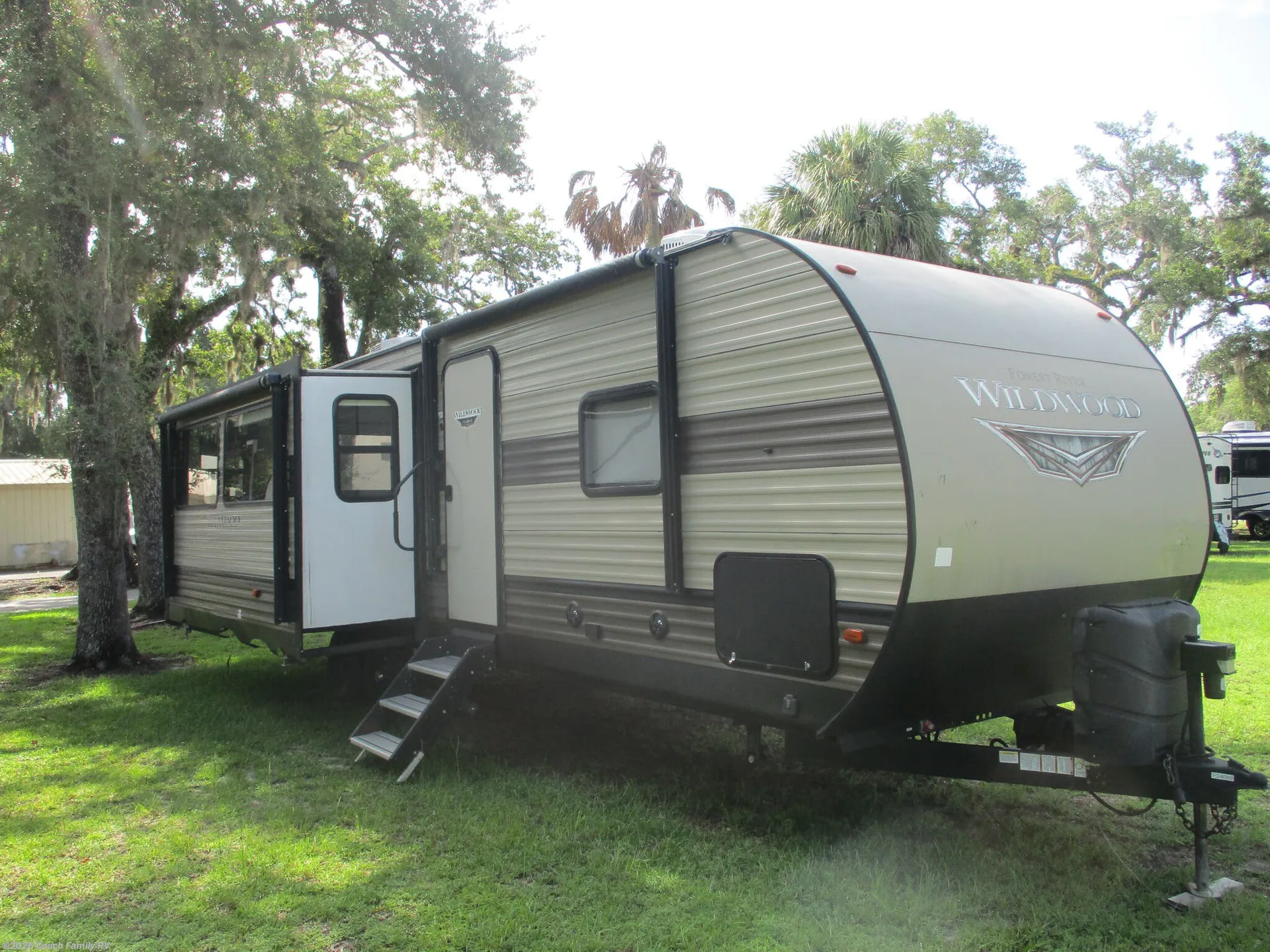 2020 Forest River Wildwood 27RE dealer photo 1 from Couch Family RV