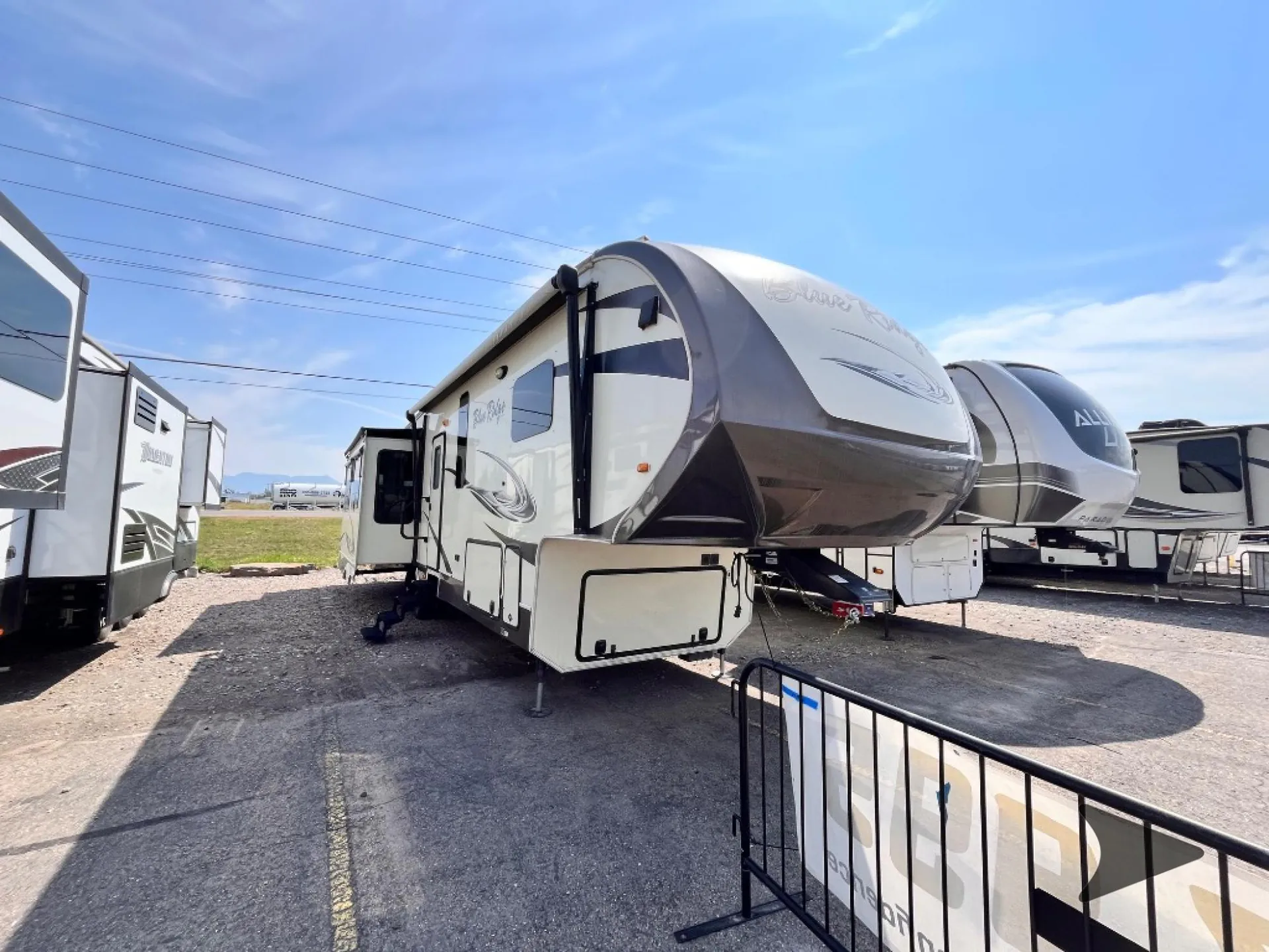 2016 Forest River Blue Ridge 3600RS - Photo 2