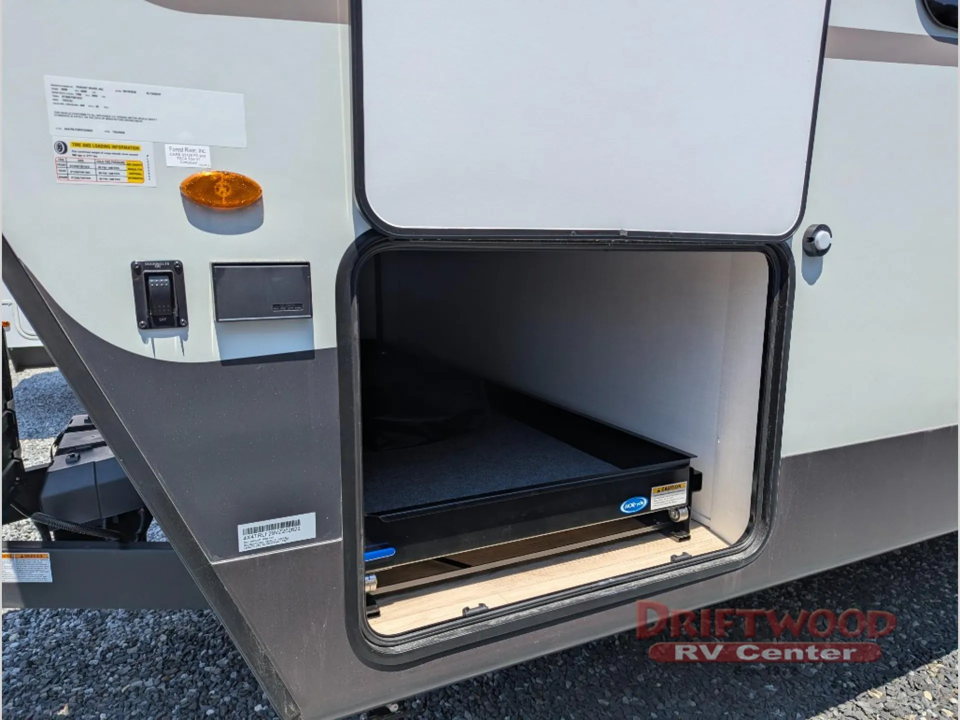 2027 Forest River Rockwood Ultra Lite 302RDT — Photo 5
