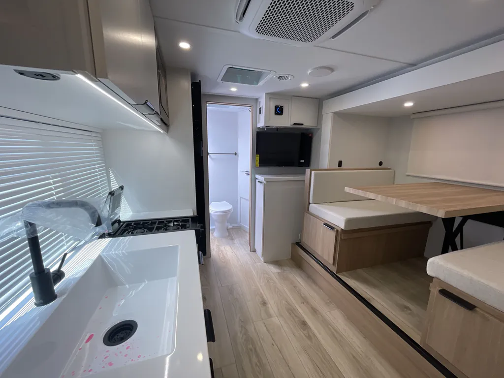 2027 Winnebago Micro Minnie 2108DS, Photos photo 6