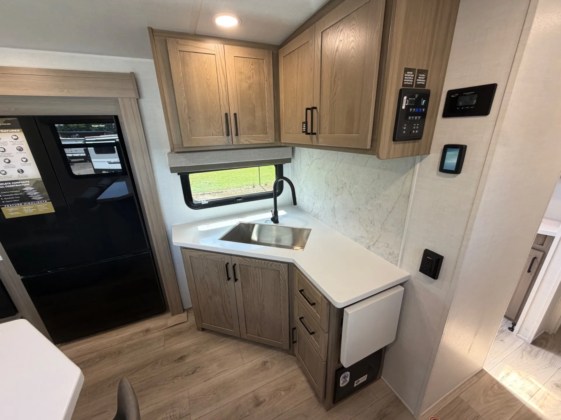 2027 Forest River Rockwood Ultra Lite 2921RL - Photo 3
