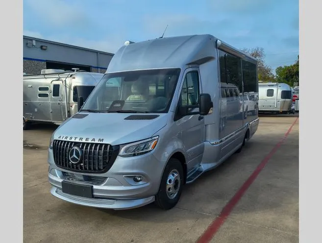 2026 Airstream Atlas TOMMY BAHAMA - Main photo