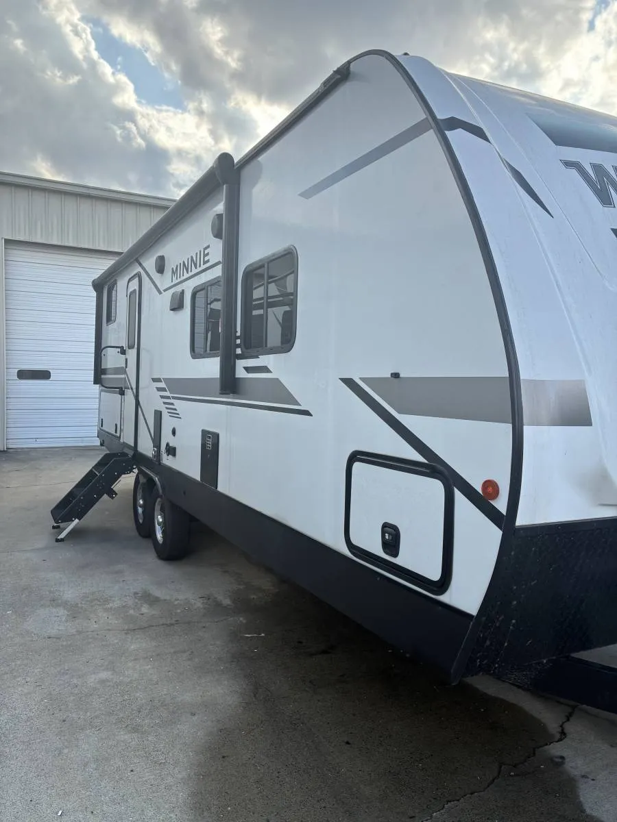 2022 Winnebago Minnie 2301BHS - Photo 4