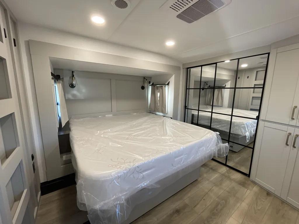2026 Brinkley Model Z 3600, Photos photo 14
