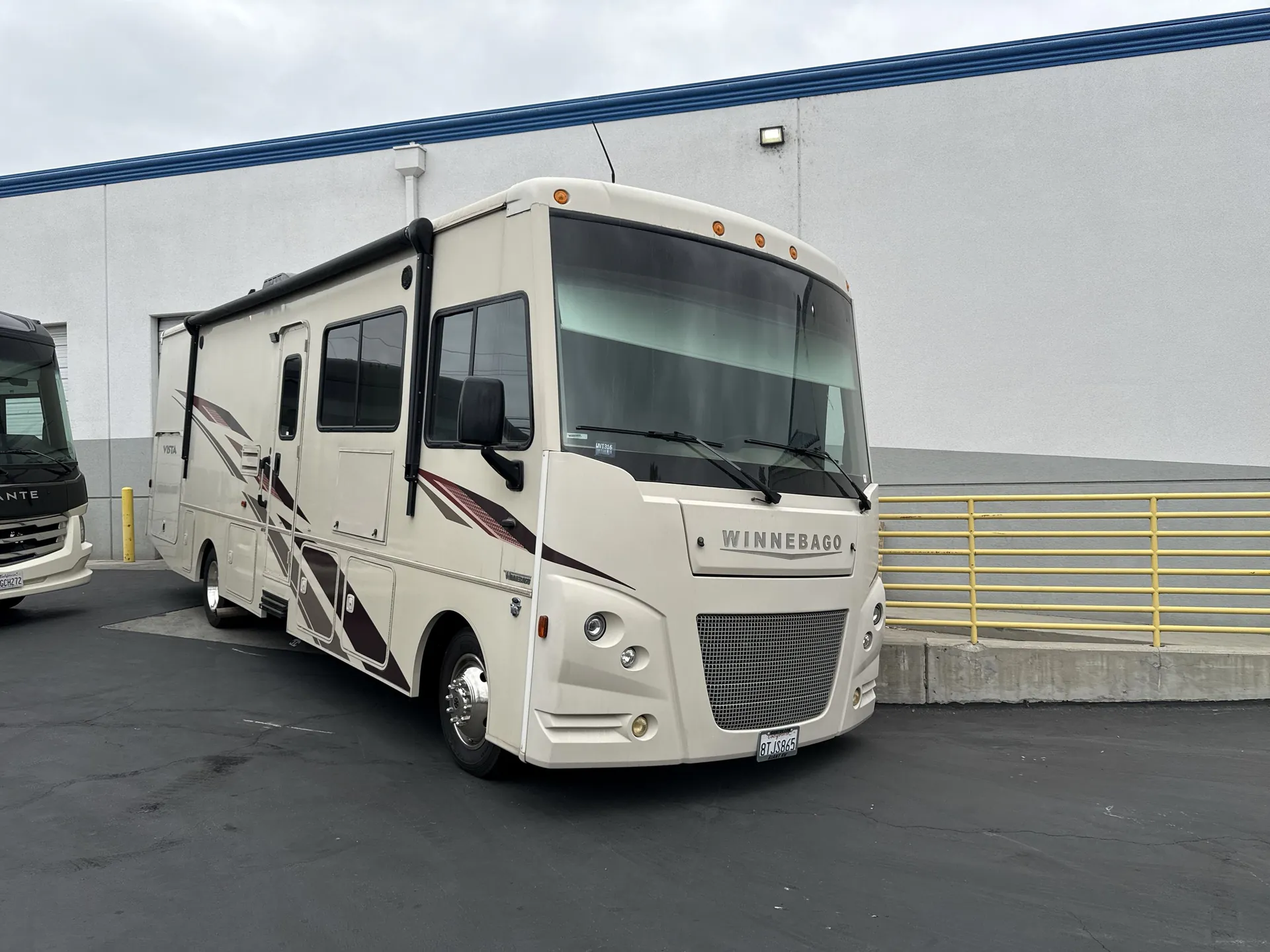 2020 Winnebago Vista 31B - Photo 2