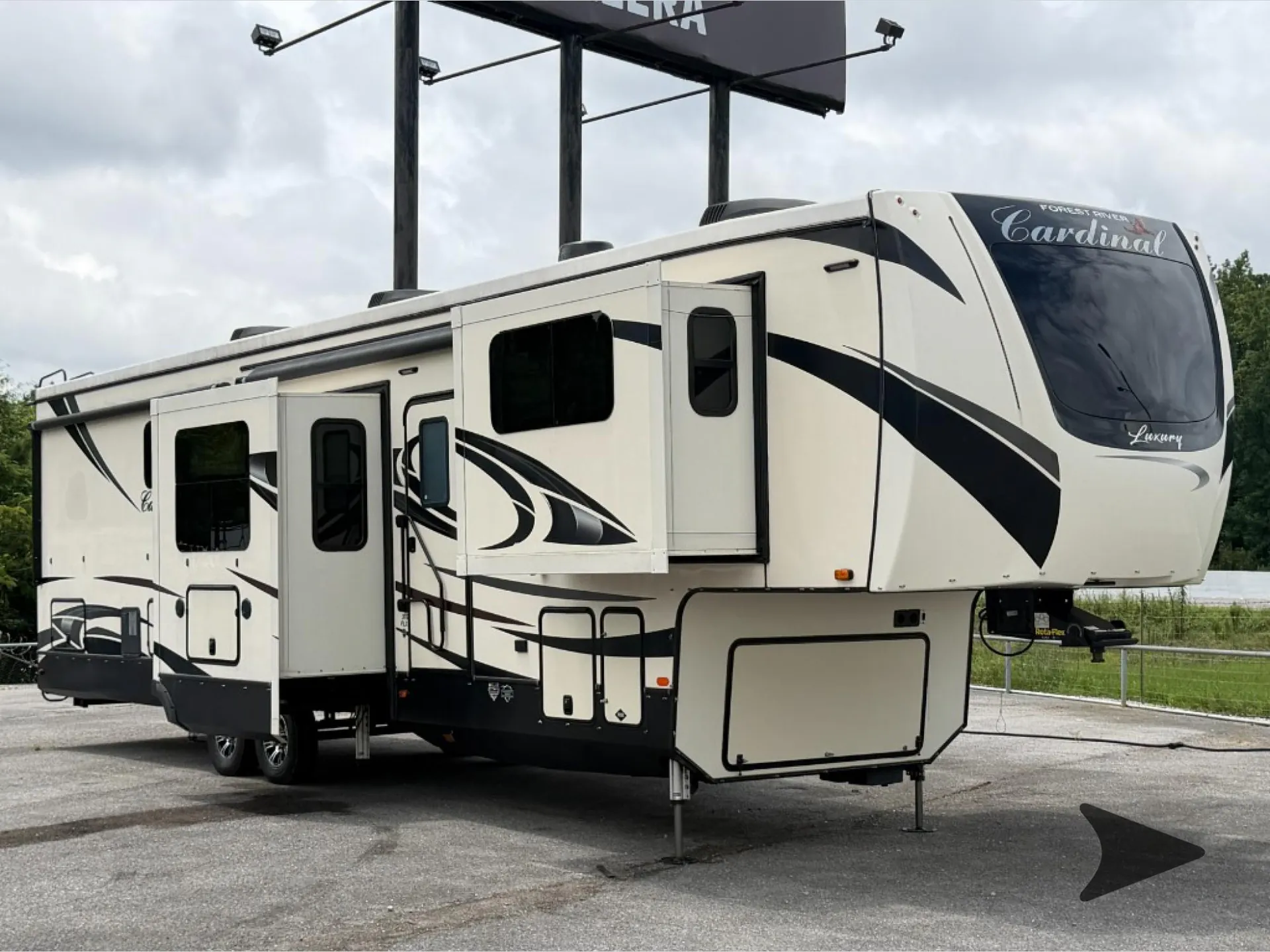 2020 Forest River Cardinal Luxury 370FLX - Photo 2