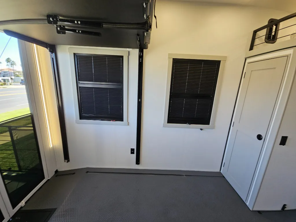 2026 Brinkley Model G 3950, Garage photo 6