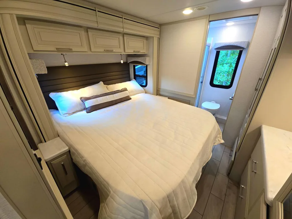 2026 Entegra Coach Accolade 37K, Photos photo 12