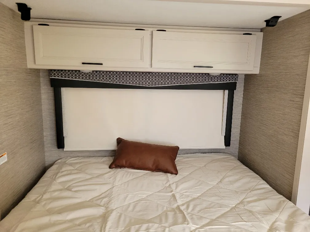 2023 Thor Motor Coach Vegas 24.3, Photos photo 9
