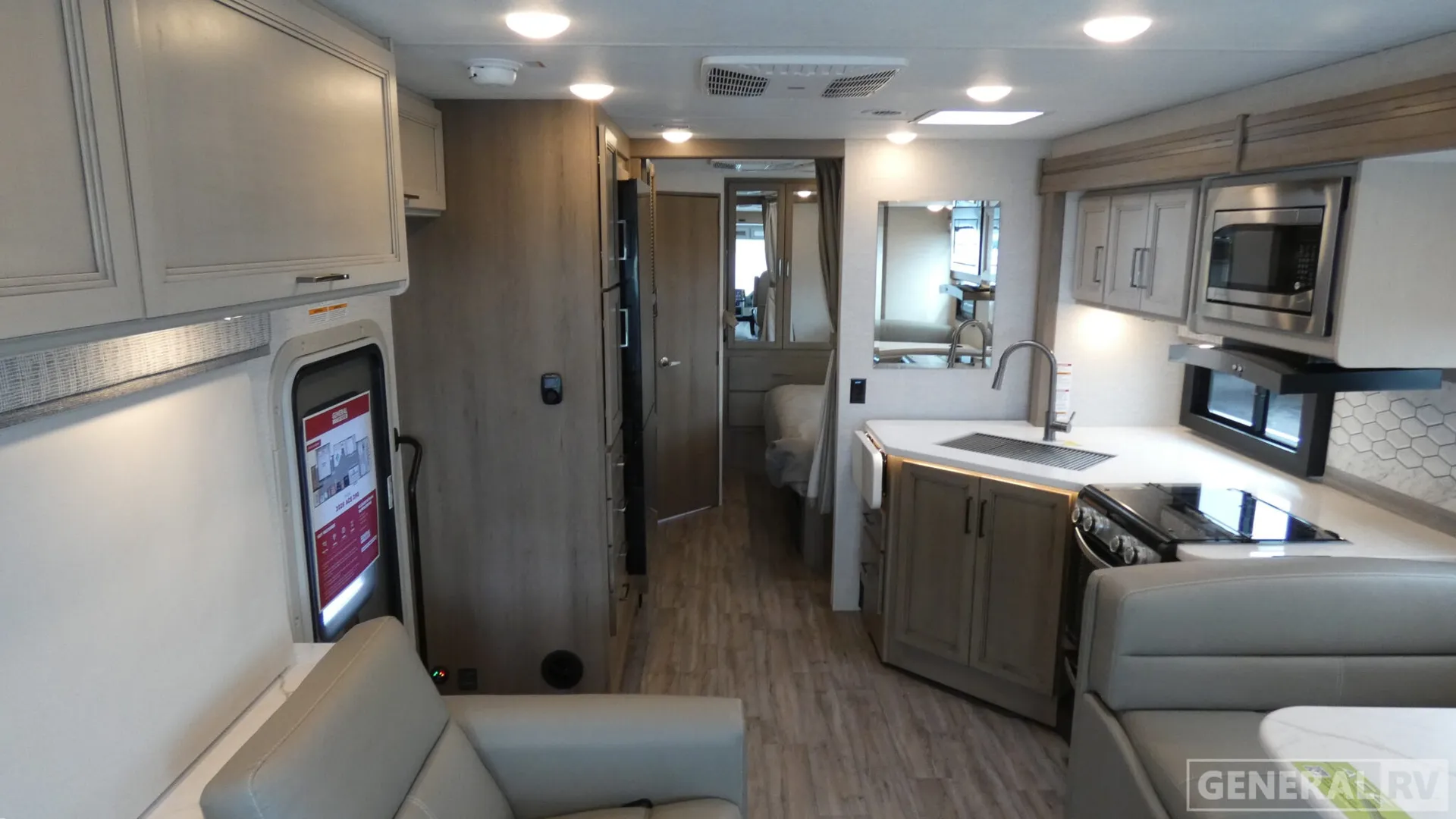 2026 Thor Motor Coach ACE 29G - Photo 2