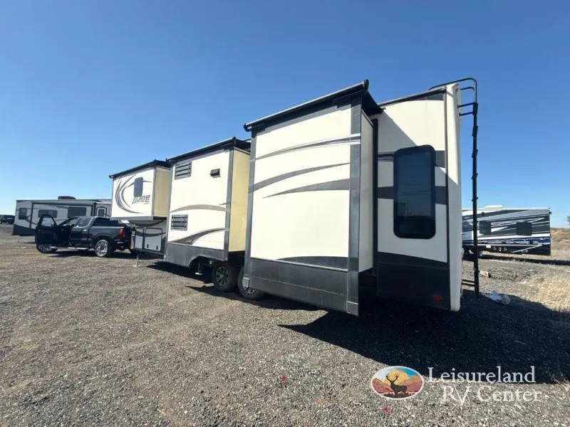 2015 Keystone RV Alpine 3555RL - Photo 4