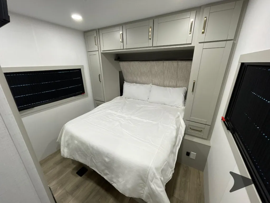 2026 Brinkley Model Z Air 297, Photos photo 9