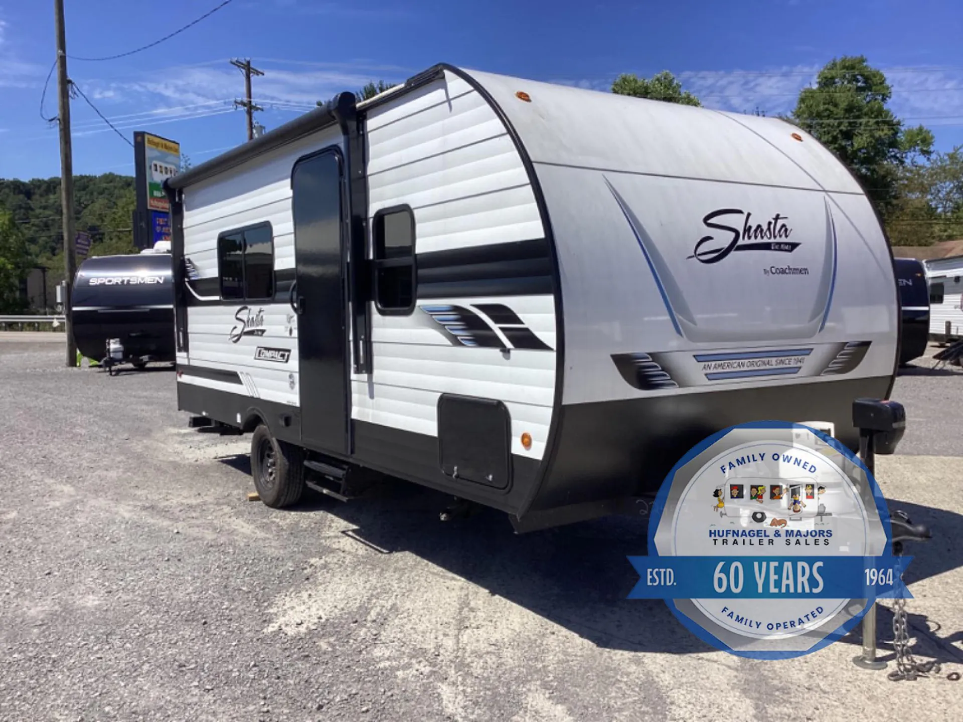 2025 Shasta Compact 18FQ - Photo 2