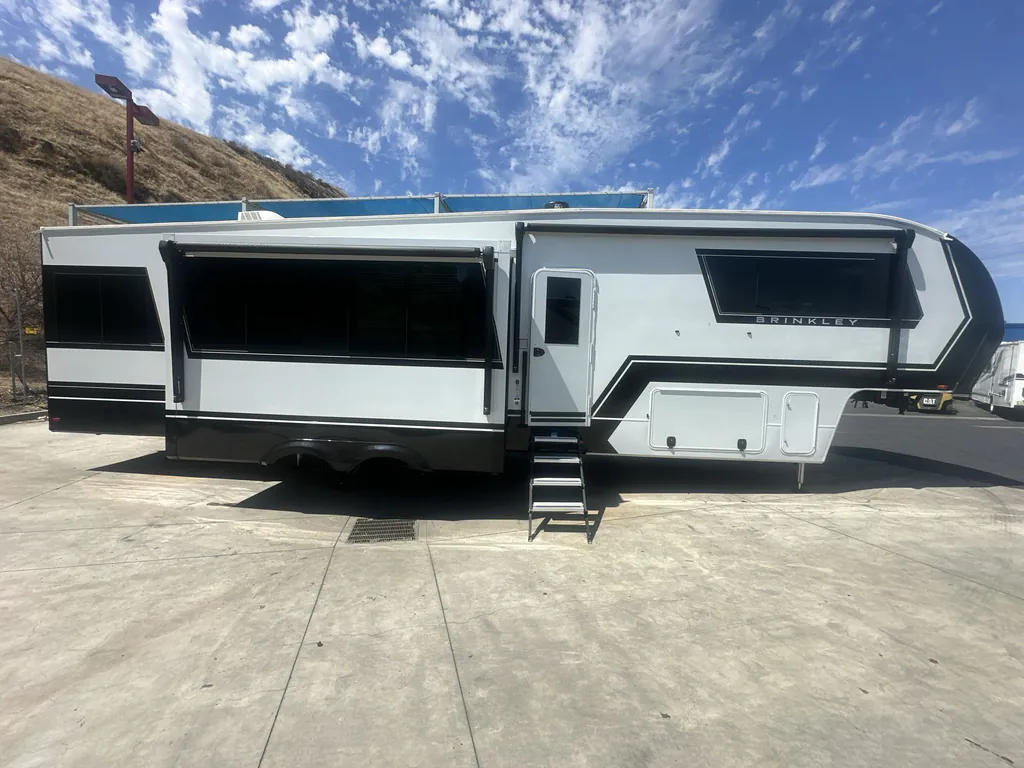 2025 Brinkley Model Z 3515, Photos photo 2