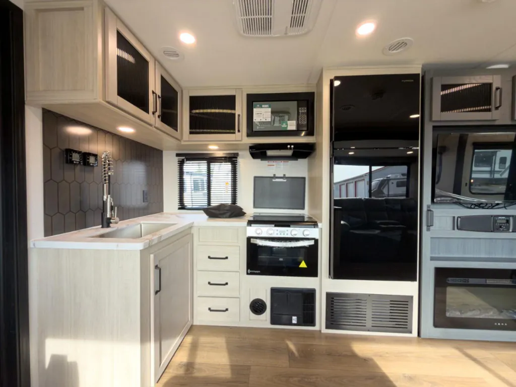 2027 Forest River Solaire 3150TBSS, Photos photo 32
