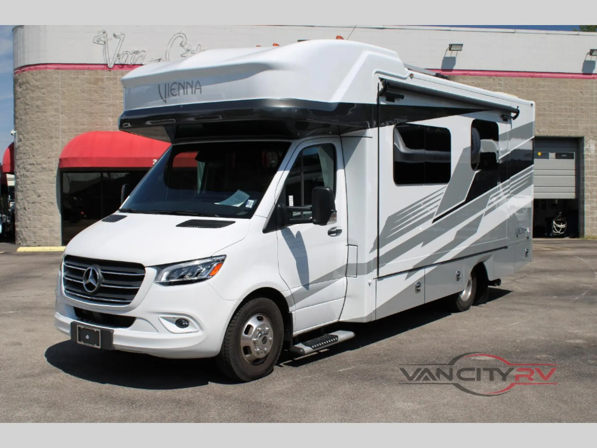 2025 Renegade RV Vienna 25RMC - Photo 2