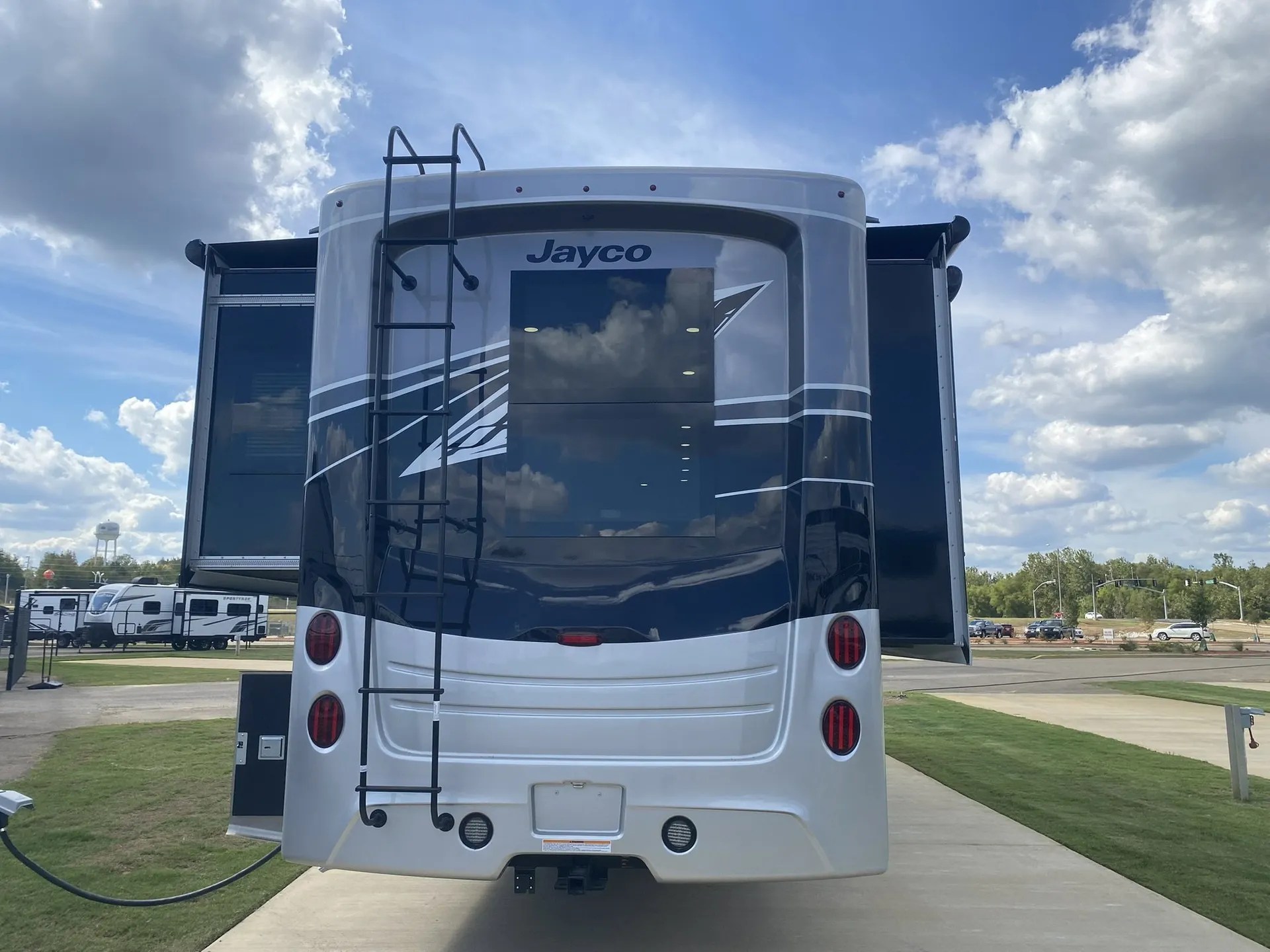 2026 Jayco Seneca 37M - Photo 4