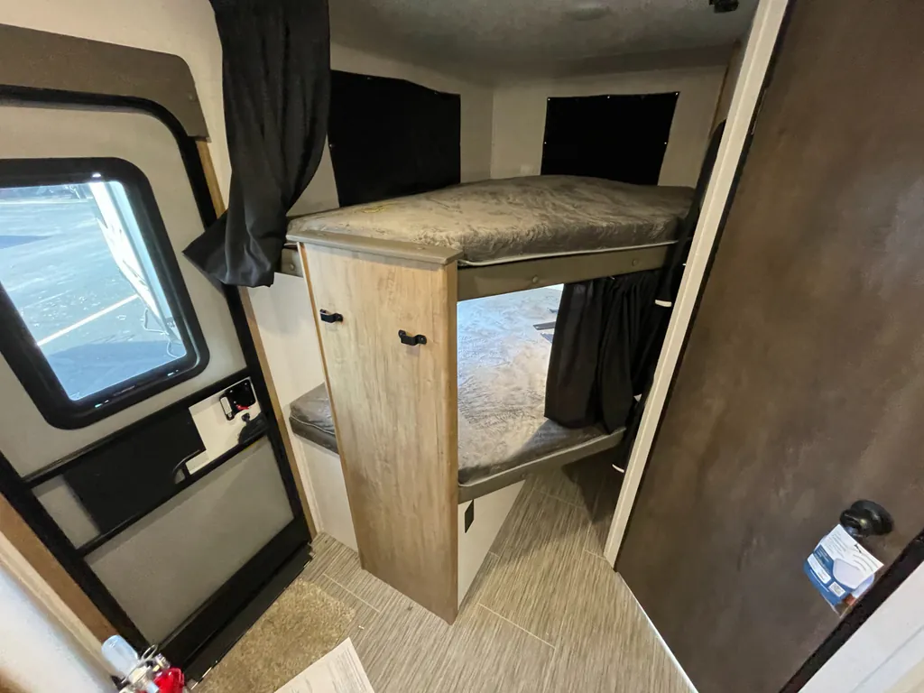 2024 Coachmen Freedom Express Ultra Lite 258BHS, Photos photo 12