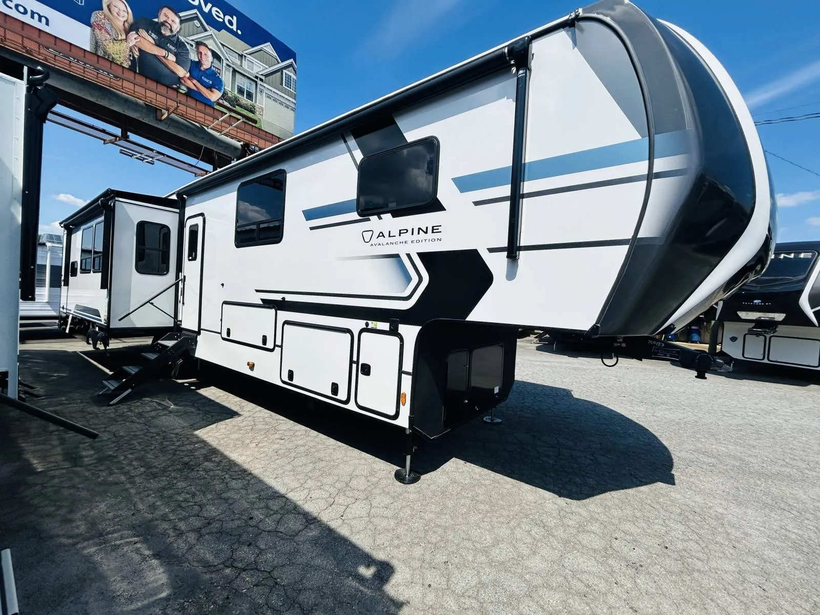 2026 Keystone Alpine Avalanche Edition 379MB - Photo 4