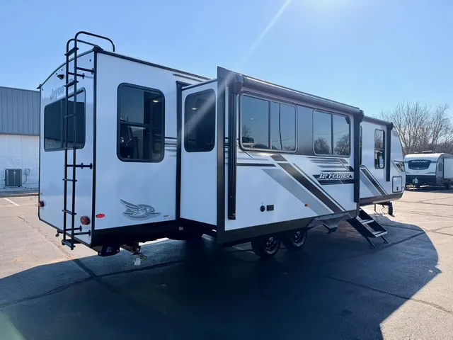 2026 Jayco Jay Feather 32RL - Photo 4