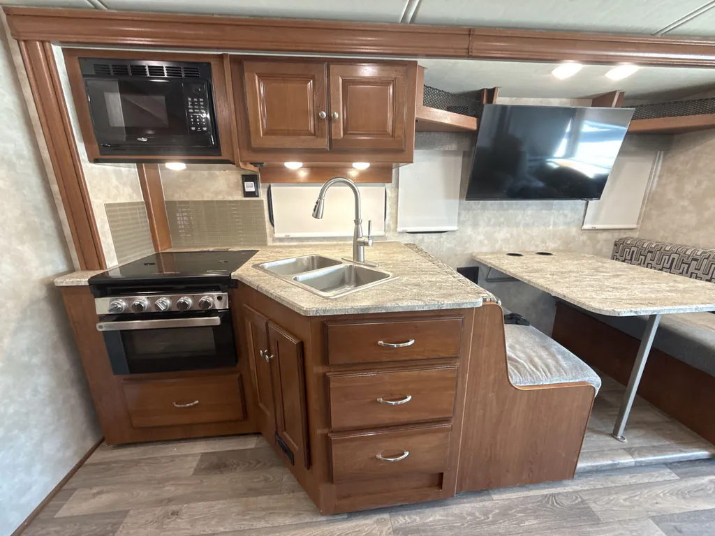 2019 Winnebago Sunstar 27P, Photos photo 12