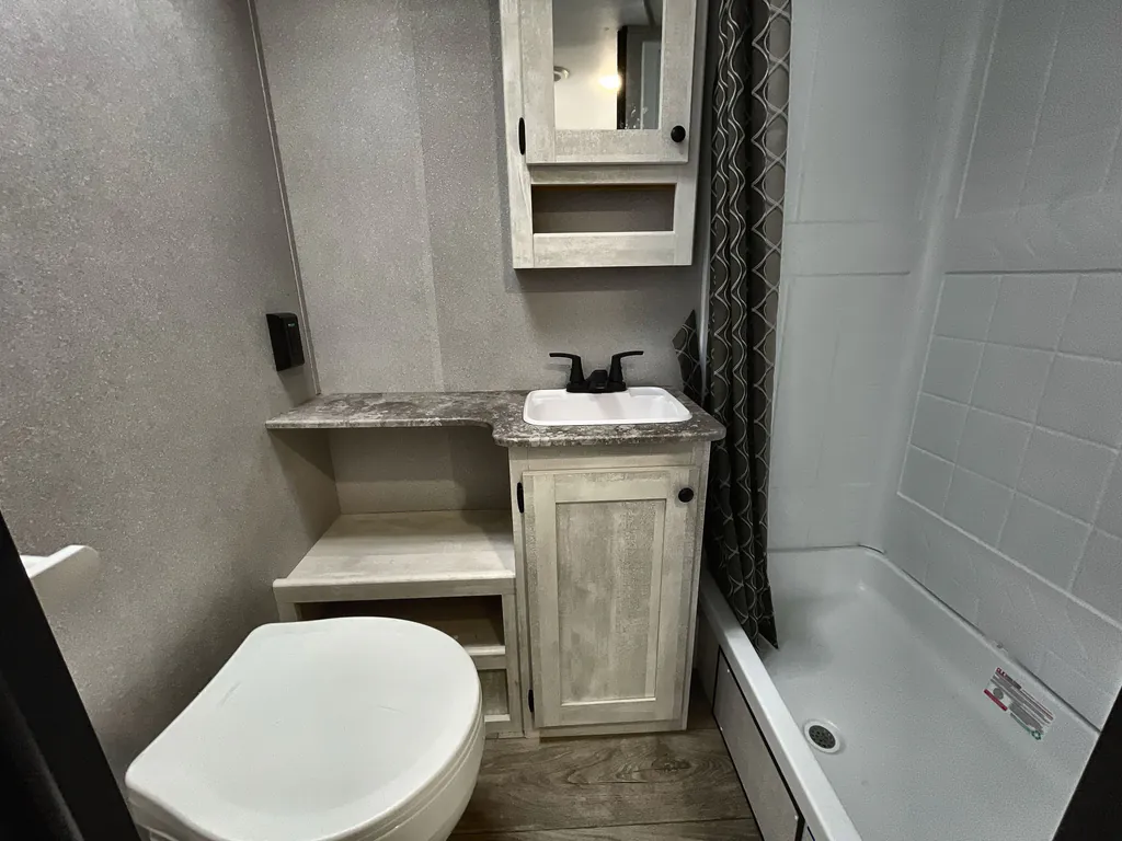 2024 Shasta I-5 530QB, Photos photo 16