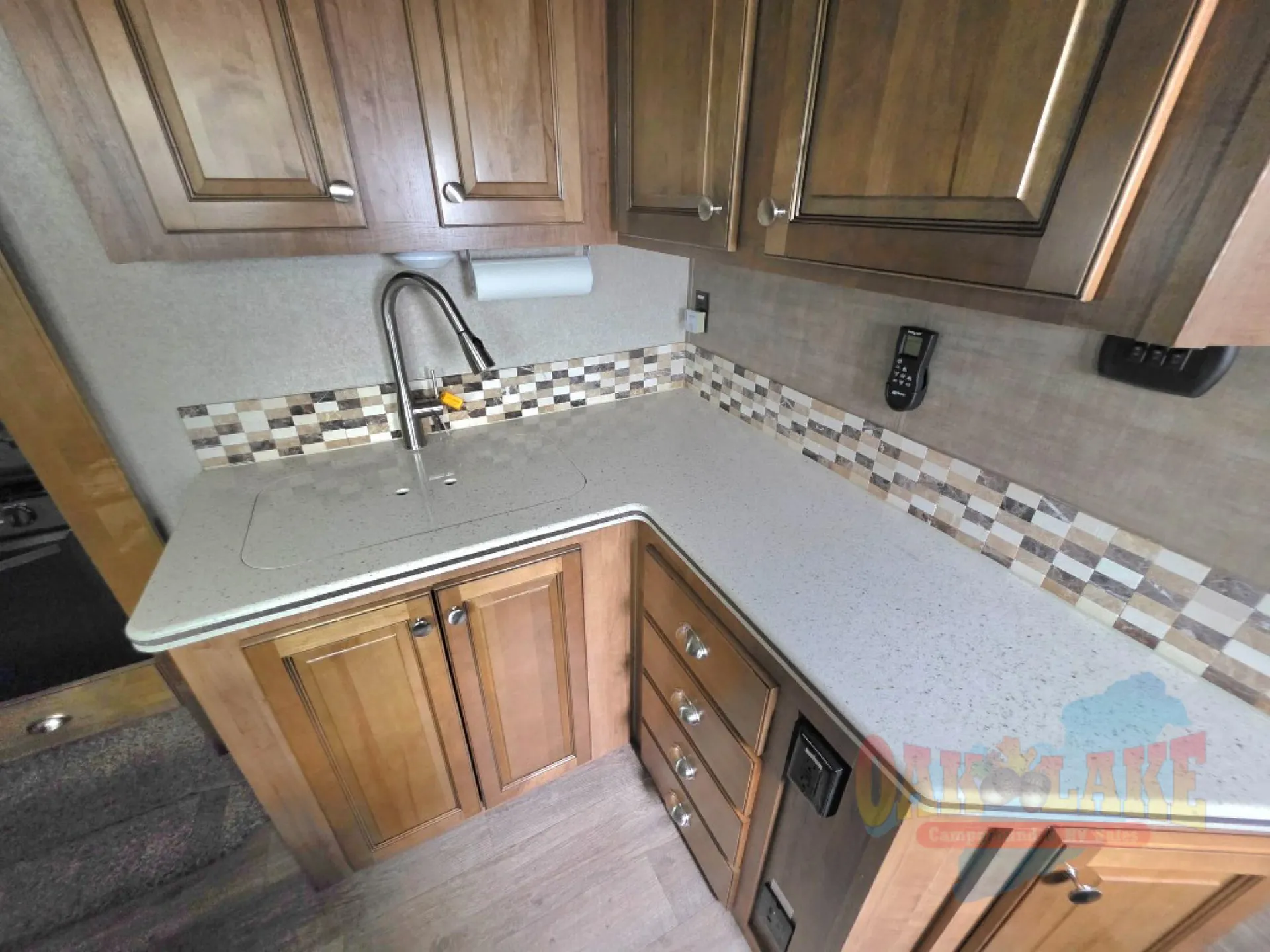 2018 Forest River Rockwood Signature Ultra Lite 8298WS — Photo 7