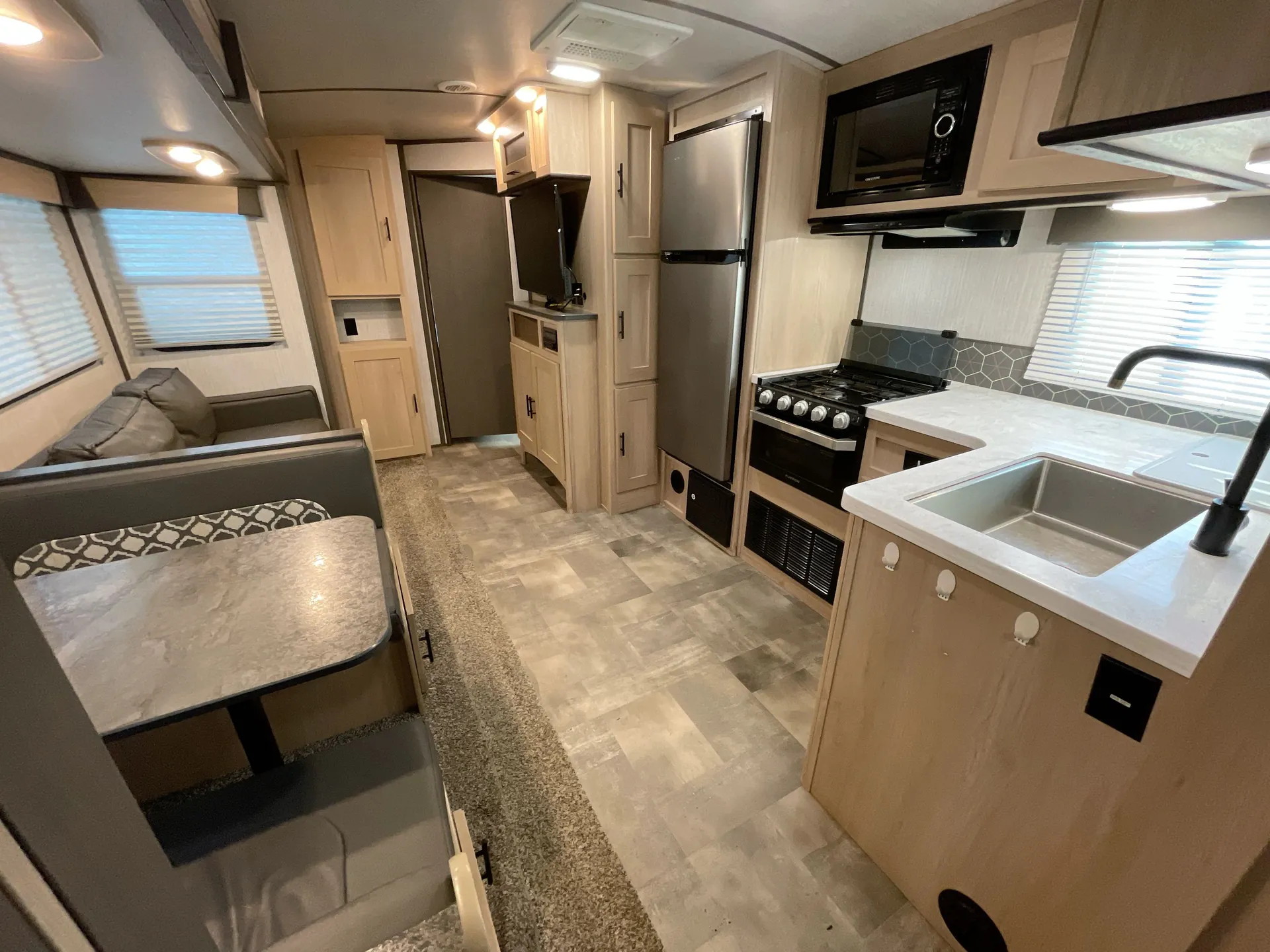 2020 cruiser rv Radiance 32BH — backside
