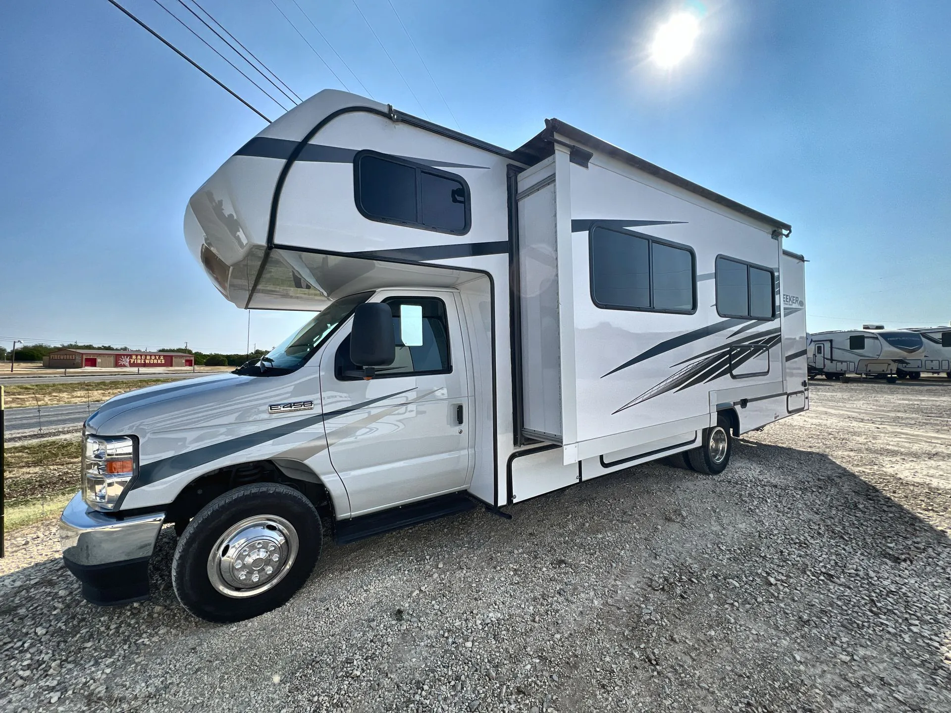 2024 Forest River Sunseeker 2550DS LE - Photo 3