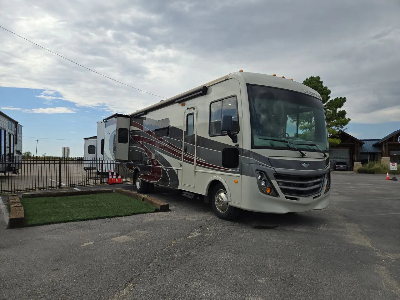 2018 Fleetwood Flair LXE 31W - Photo 2