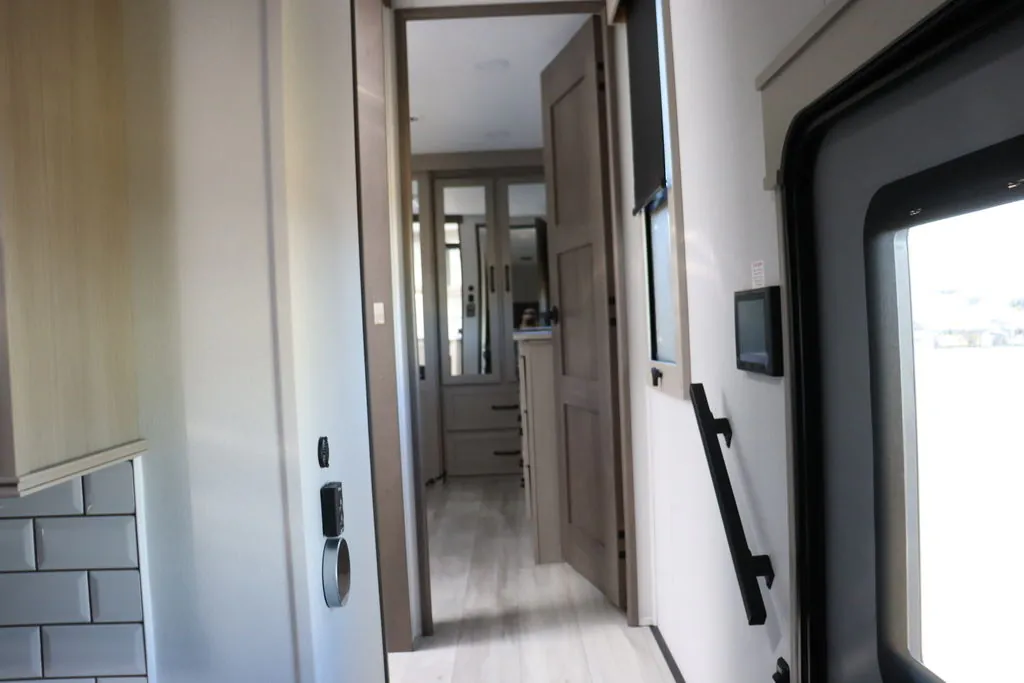 2025 Grand Design Momentum M-Class 414M, Photos photo 24