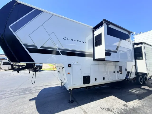 2026 Keystone Montana 3900RK - Photo 3