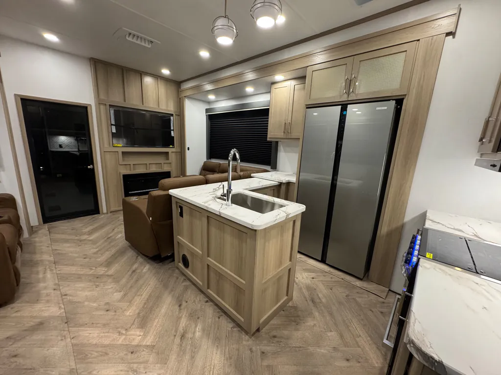2026 Keystone Raptor 420, Photos photo 6