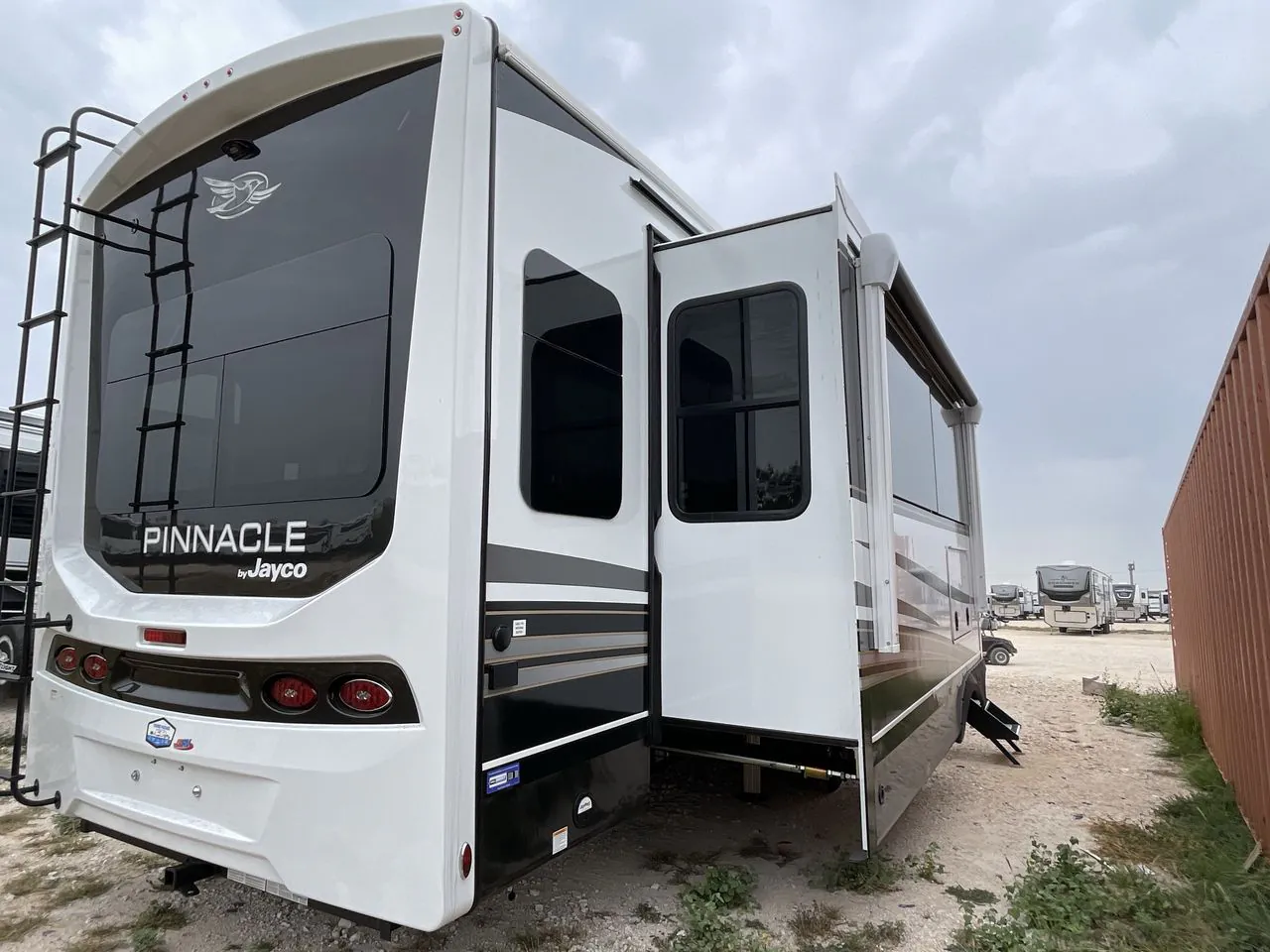 2026 Jayco Pinnacle 38SSWS - Photo 3
